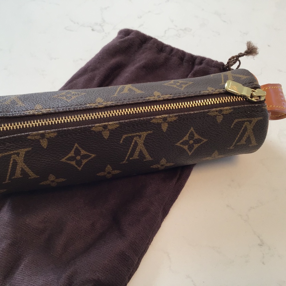 Louis Vuitton zip roll bag clutch